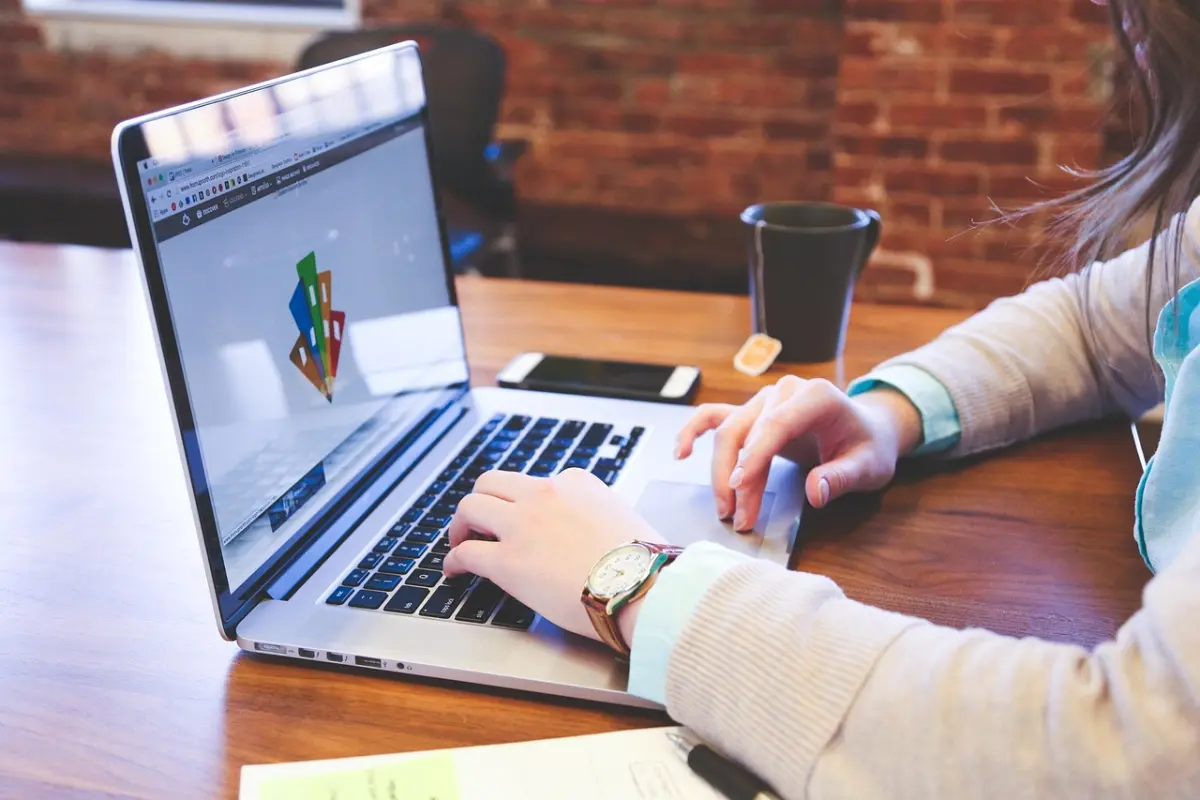 Vergelijking: traditionele reclame vs internet marketing in 2026